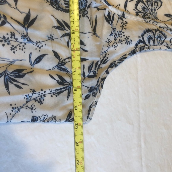 💋Women’s Sleeveless Top Tank. Size M, $5 or 6 for $15 - Picture 5 of 9